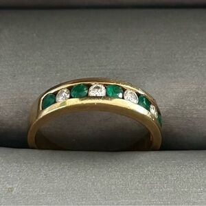 Elegant Gold and Green Ring